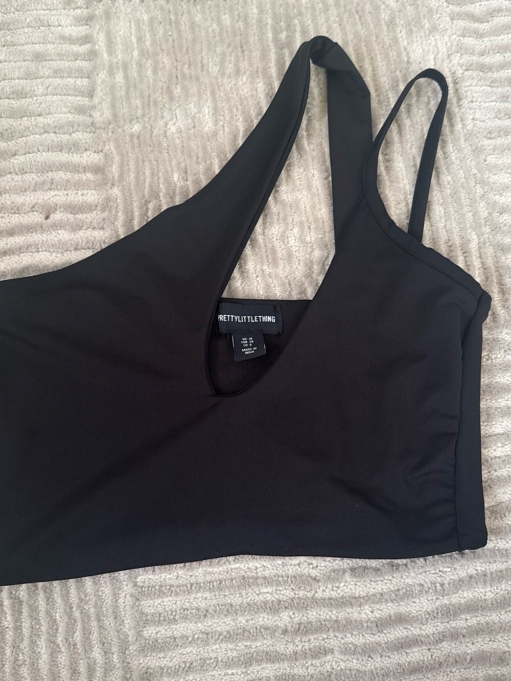 PrettyLittleThing Black One-Shoulder Sports Bralette